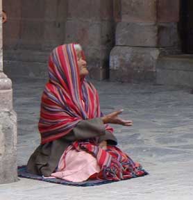 Old woman begging in Hidalgo